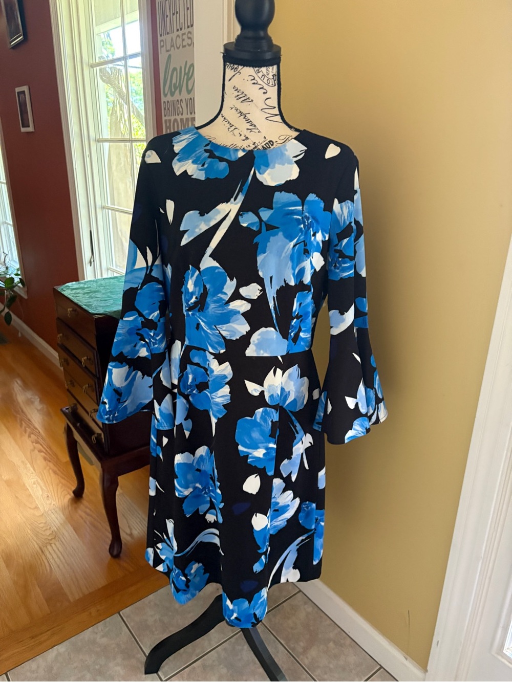 Liz Claiborne Blue Floral Bell Sleeve Fit & Flare Dress – Excellent Condition